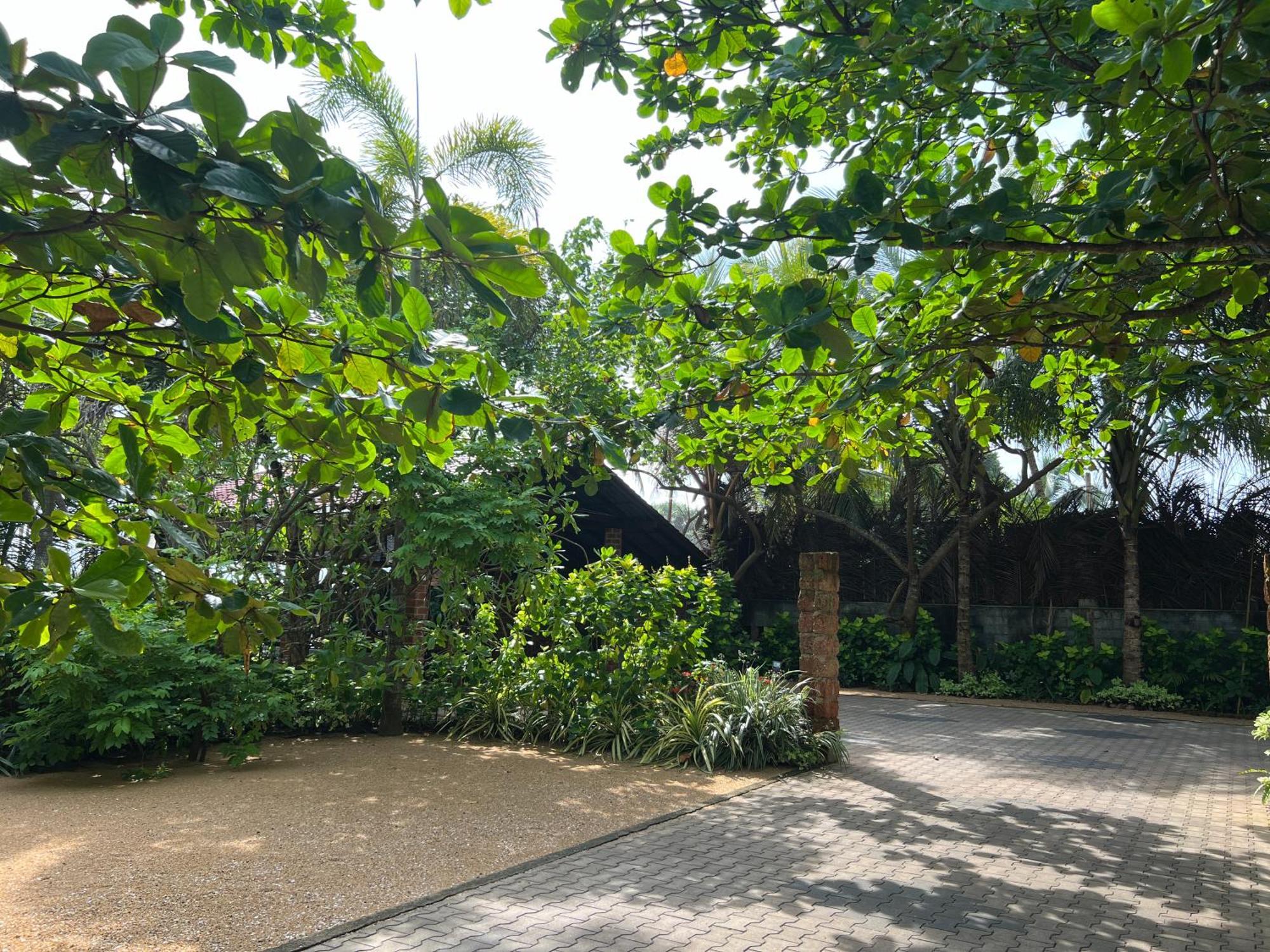 Lohas Beach Resort Villa Kalutara Esterno foto