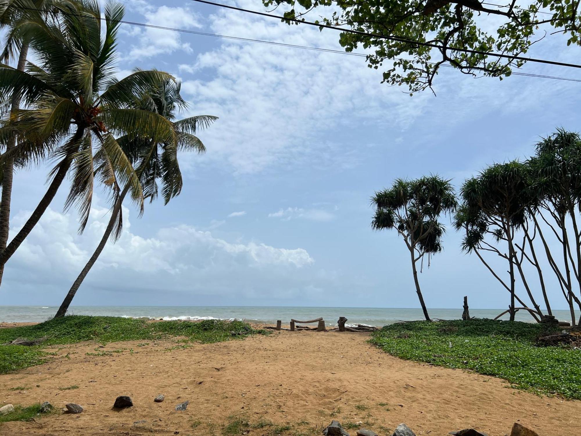 Lohas Beach Resort Villa Kalutara Esterno foto